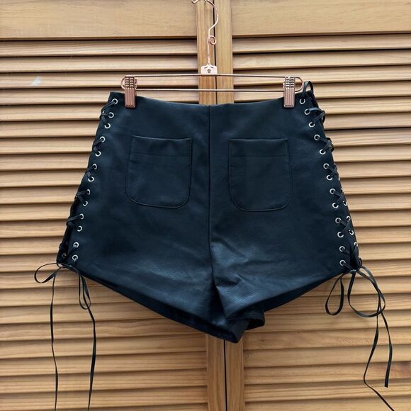 NWT 12th Tribe Black high rise shorts size medium - Picture 4 of 8